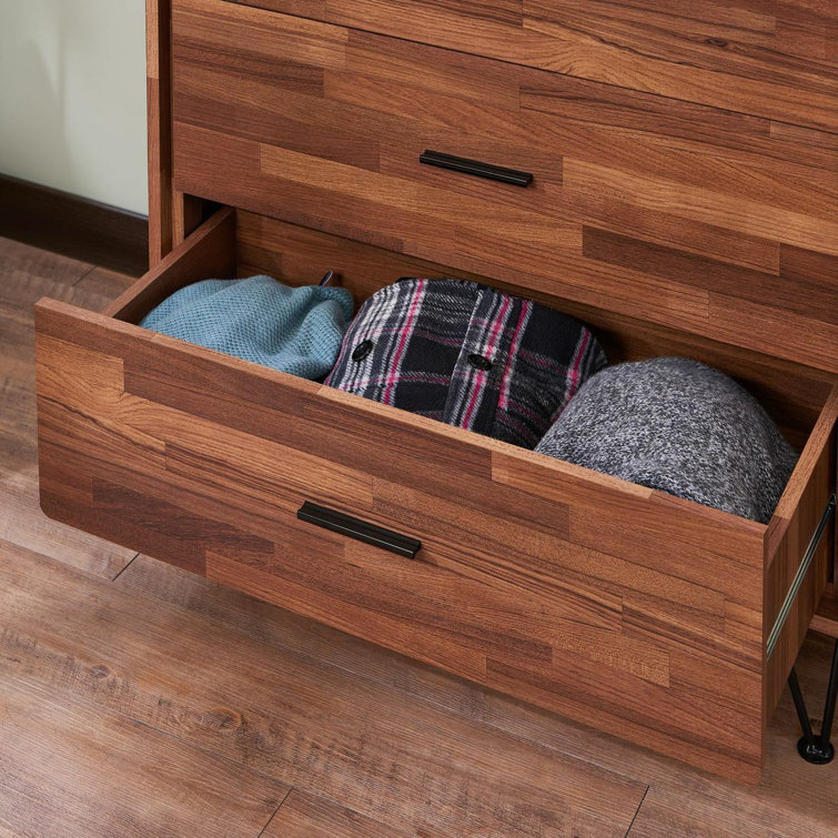 Mistana wolfe deals 5 drawer chest